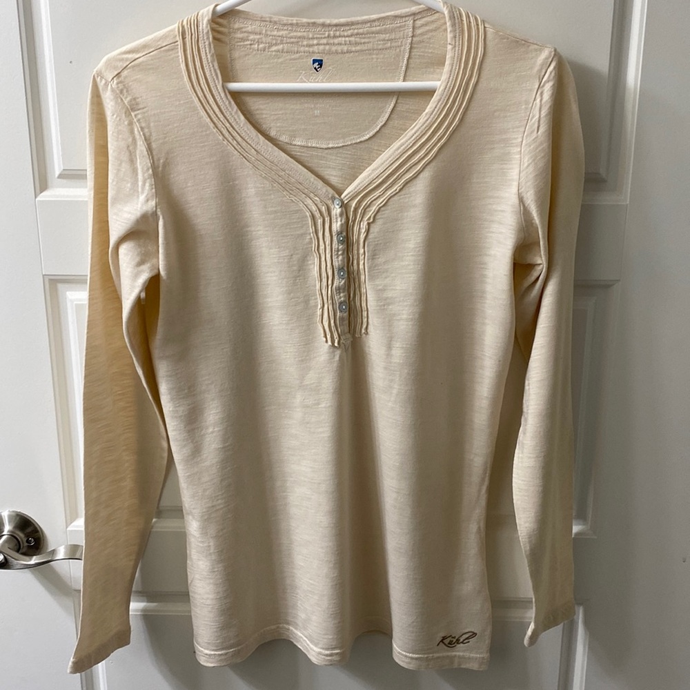 Kuhl pleated front Henley with mother of pearl buttons sz M organic Cotton blend